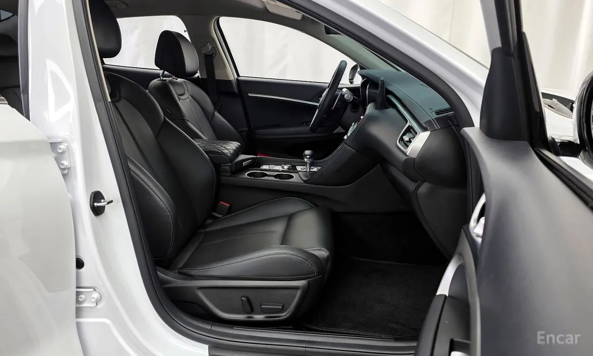 Фото 11 - Genesis G70