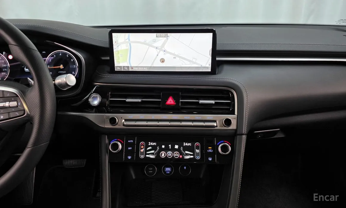 Фото 14 - Genesis G70