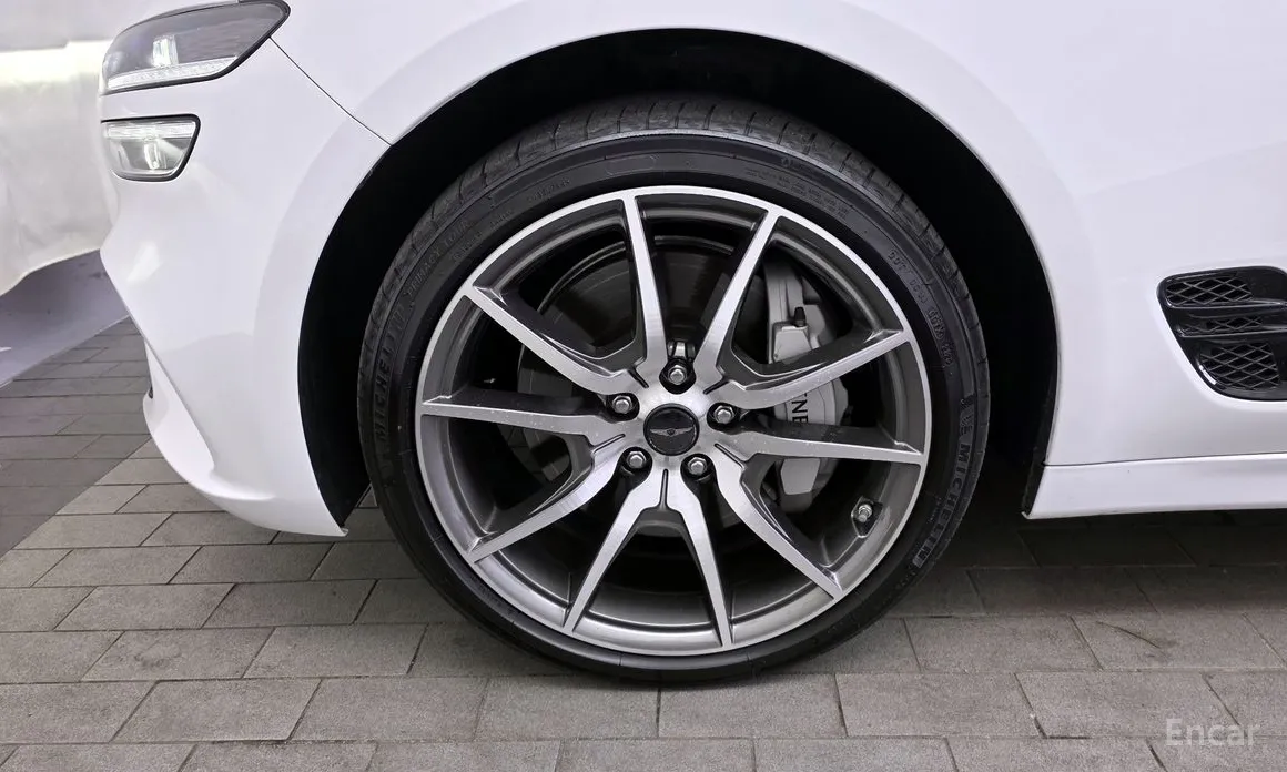 Фото 5 - Genesis G70