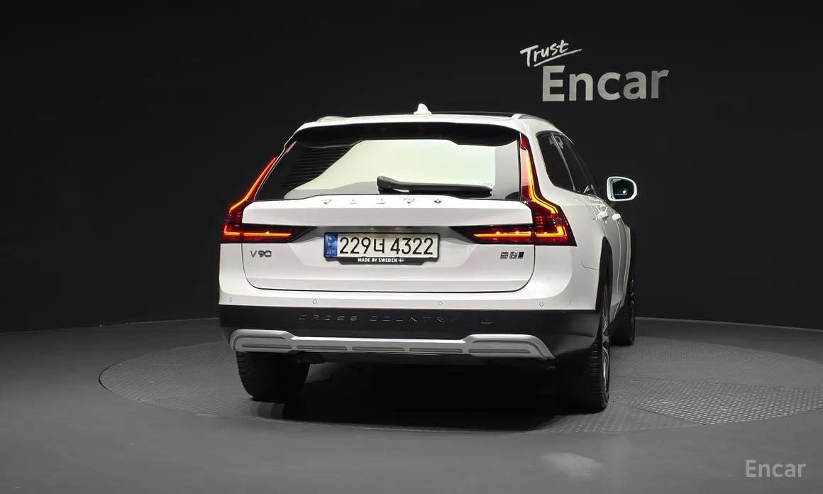 2017 Volvo V90