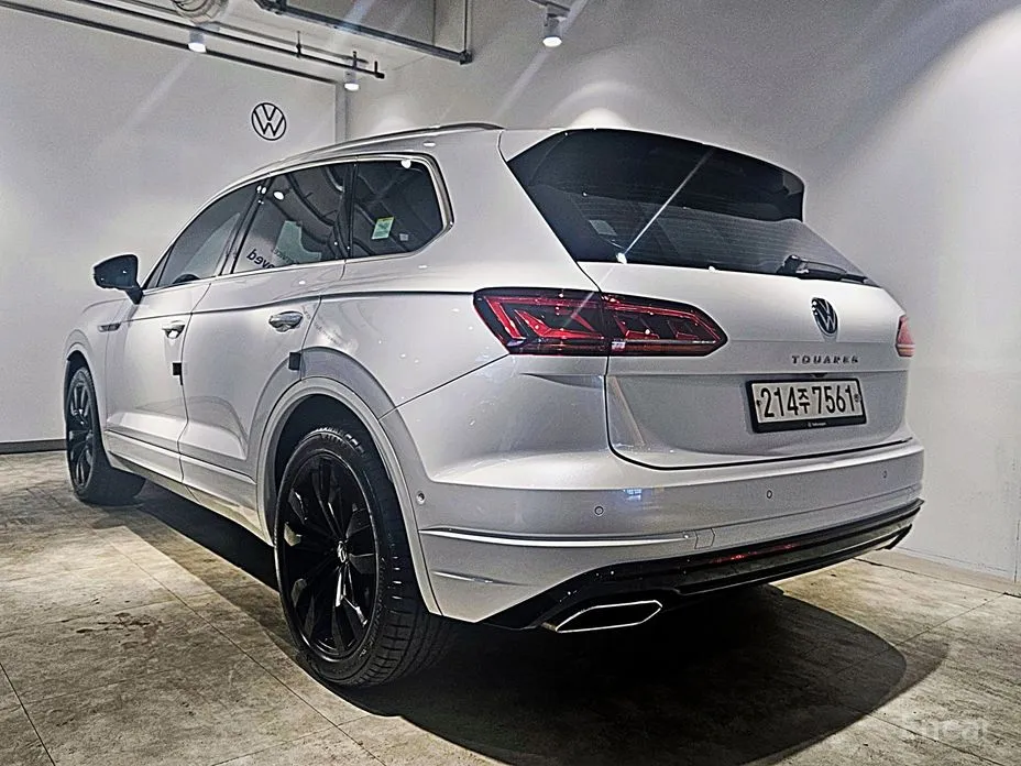 Photo 2 - Volkswagen Touareg