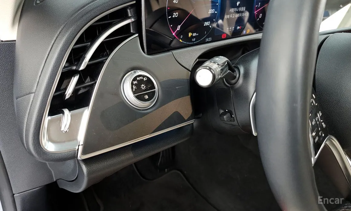 Photo 18 - Mercedes-Benz E-Class