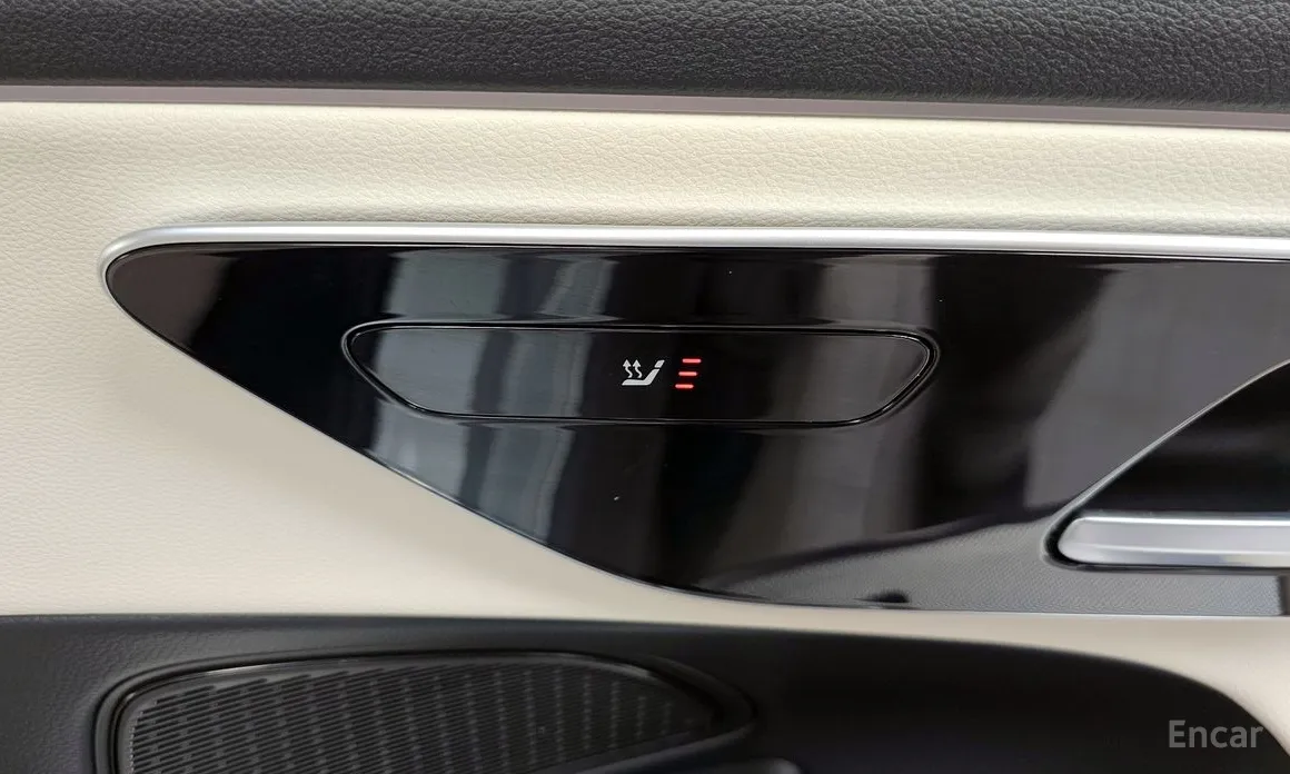 Photo 19 - Mercedes-Benz E-Class