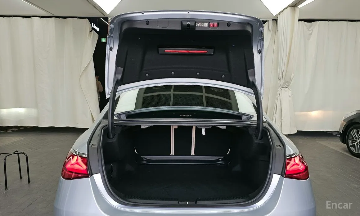 Photo 20 - Mercedes-Benz E-Class