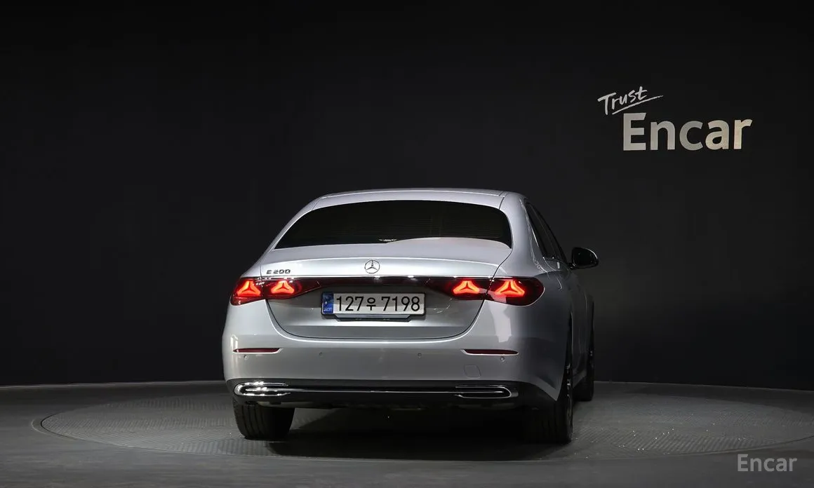 Photo 4 - Mercedes-Benz E-Class