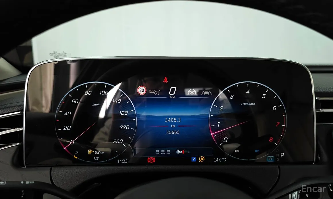 Photo 8 - Mercedes-Benz E-Class