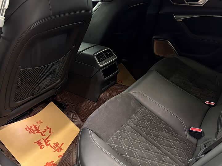 Фото 8 - Audi S7