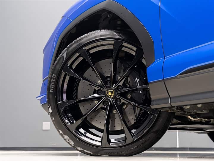 Фото 5 - Lamborghini Urus