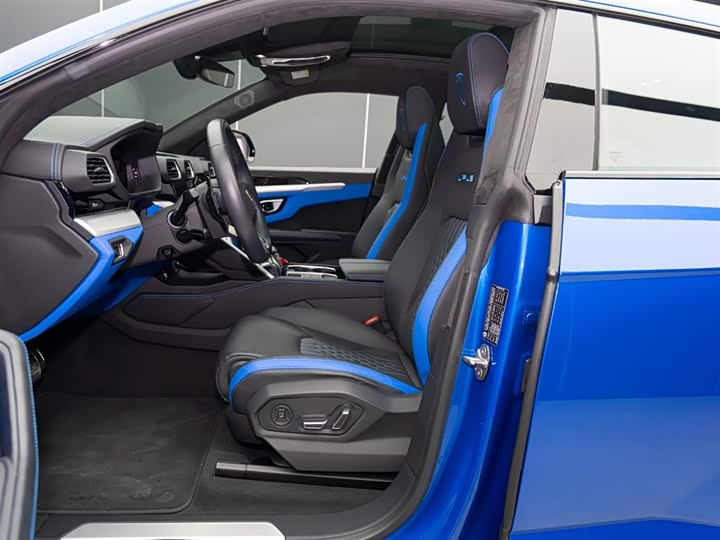 Фото 8 - Lamborghini Urus