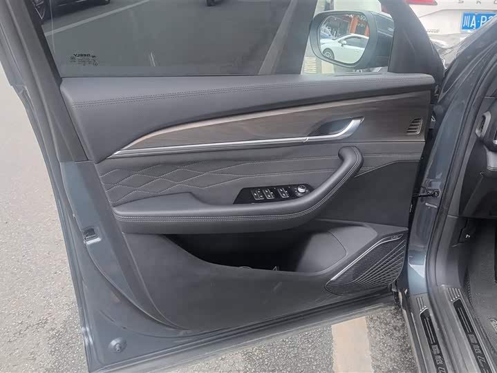 Photo 7 - Geely Monjaro