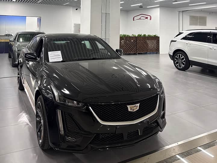 Фото 1 - Cadillac CT5