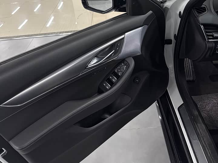 Фото 8 - Cadillac CT5