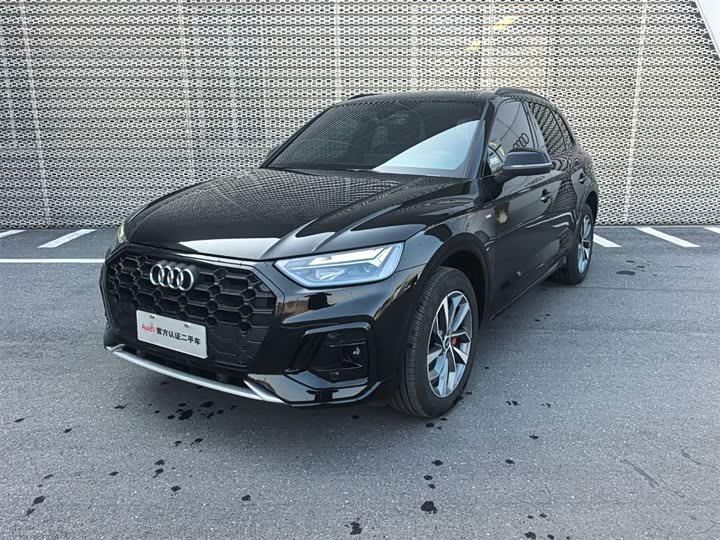 Фото 1 - Audi Q5L