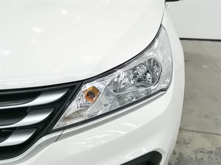 Фото 7 - Baojun 310