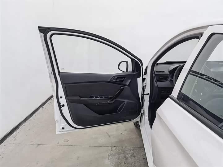 Фото 8 - Baojun 310