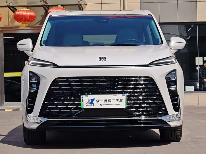 Photo 2 - Buick GL8 Hybrid