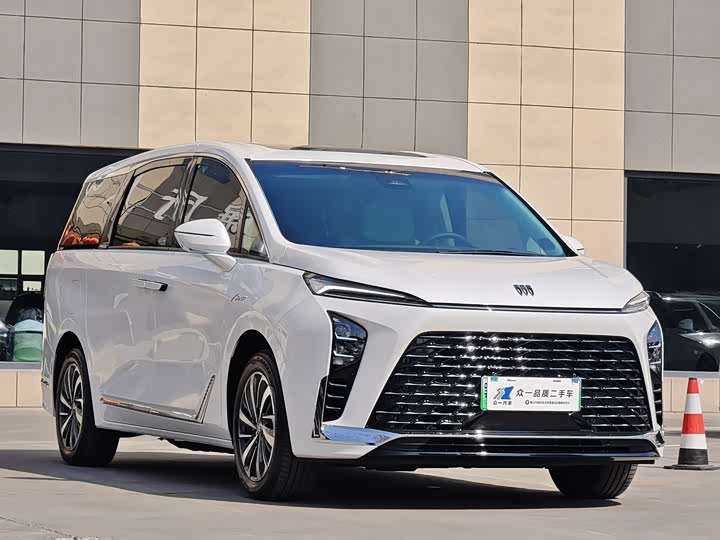 Photo 3 - Buick GL8 Hybrid