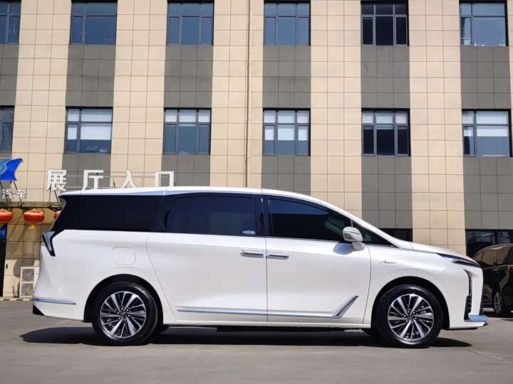 Photo 4 - Buick GL8 Hybrid