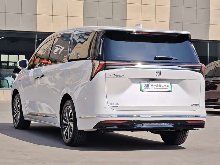 Photo 5 - Buick GL8 Hybrid