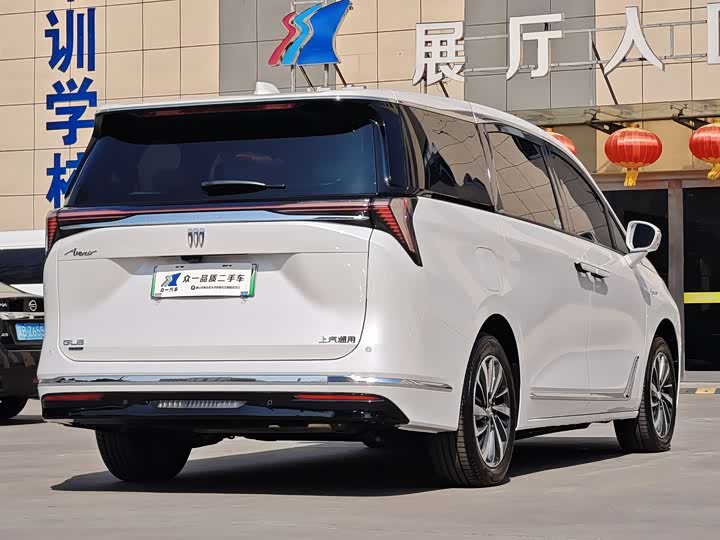 Photo 7 - Buick GL8 Hybrid