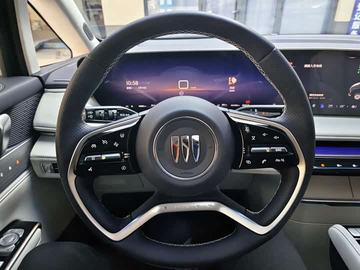 Photo 9 - Buick GL8 Hybrid