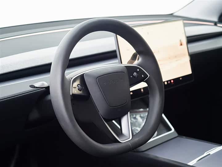 Photo 7 - Tesla Model Y
