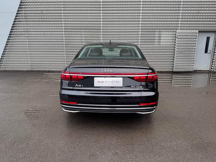 Фото 4 - Audi A8