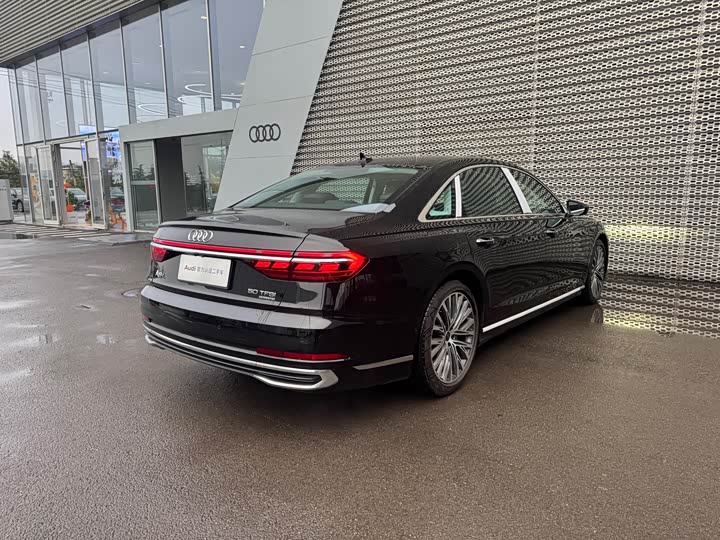 Фото 5 - Audi A8