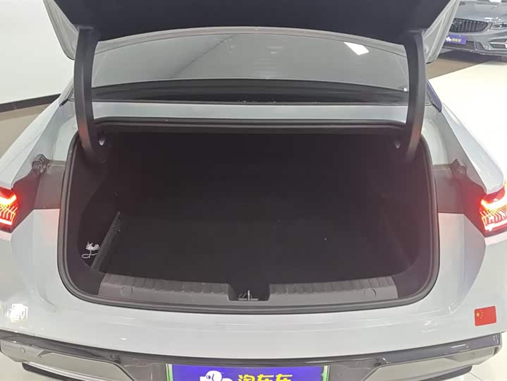 Photo 4 - Geely Galaxy E8