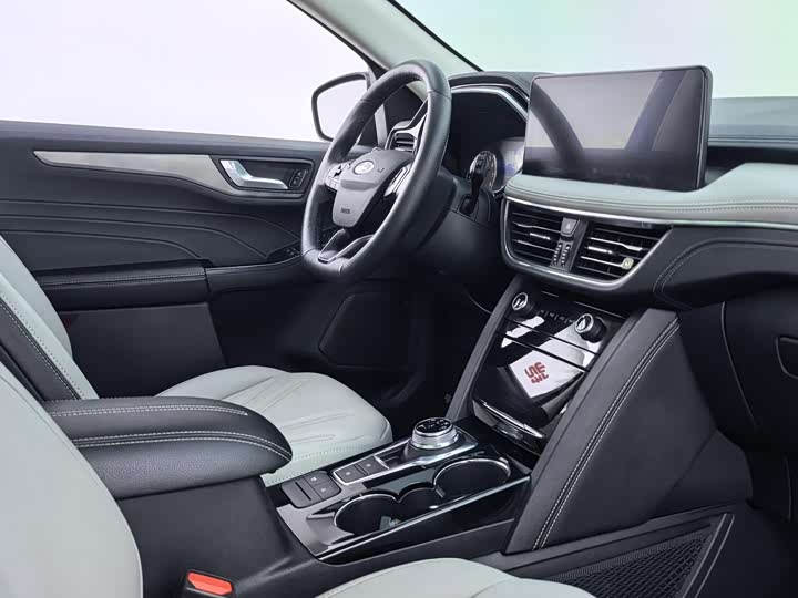 Фото 4 - Ford Escape