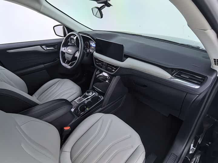 Фото 7 - Ford Escape