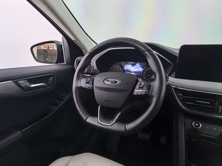 Фото 8 - Ford Escape