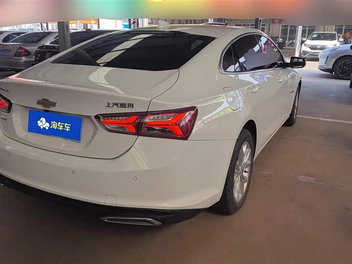 Photo 3 - Chevrolet Malibu XL