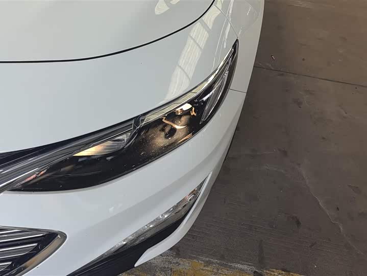 Photo 5 - Chevrolet Malibu XL