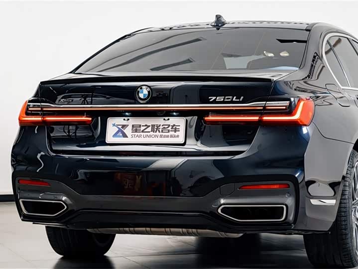 Фото 9 - BMW 7 Series