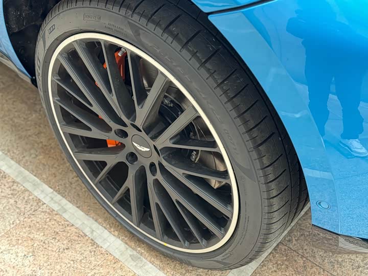 Фото 6 - Aston Martin DBX