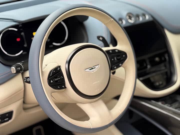 Фото 8 - Aston Martin DBX