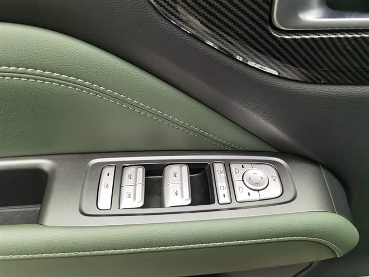 Фото 9 - Baojun Yep Plus