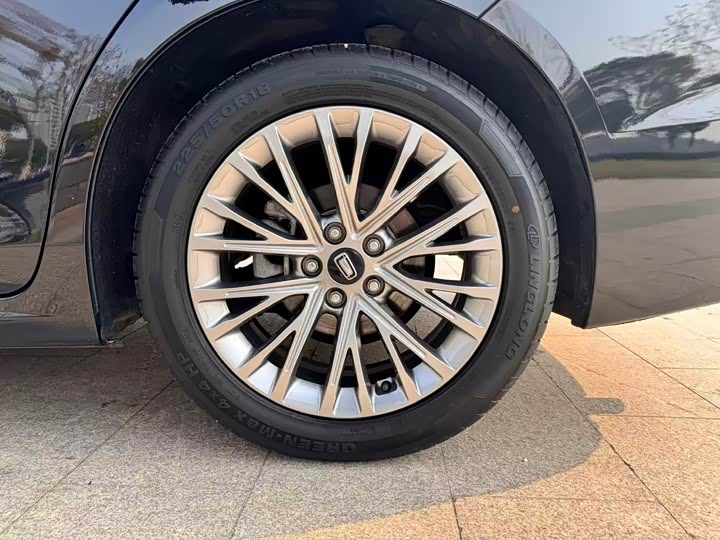 Фото 8 - Bestune B70