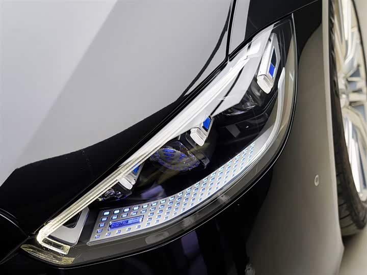 Photo 4 - Mercedes-Benz Maybach S-Class