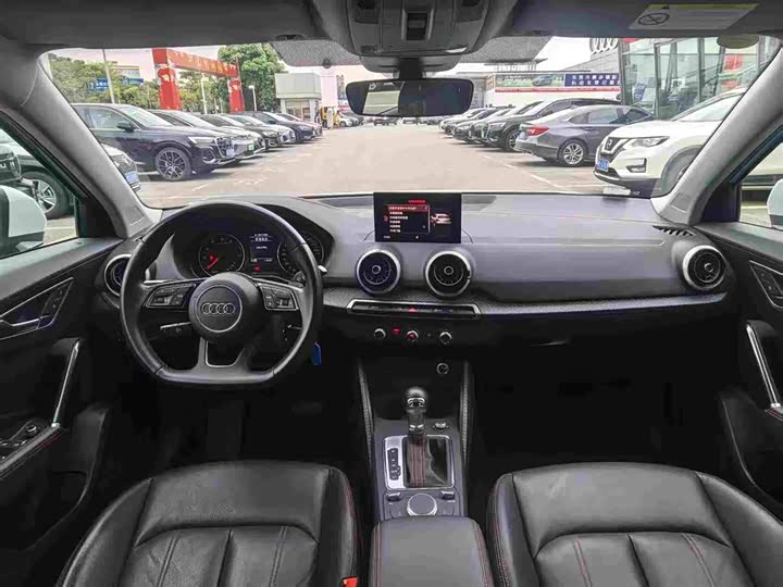 Photo 6 - Audi Q2L