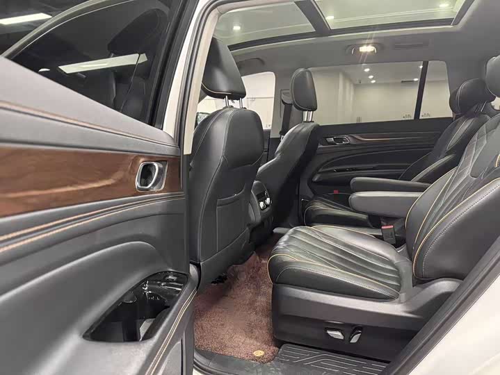 Photo 9 - Ford Equator