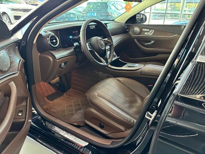 Photo 4 - Mercedes-Benz E-Class