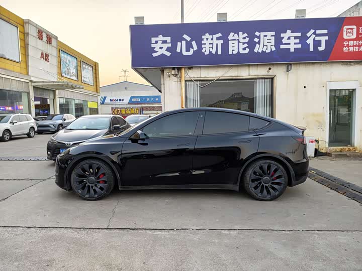 Фото 3 - Tesla Model Y