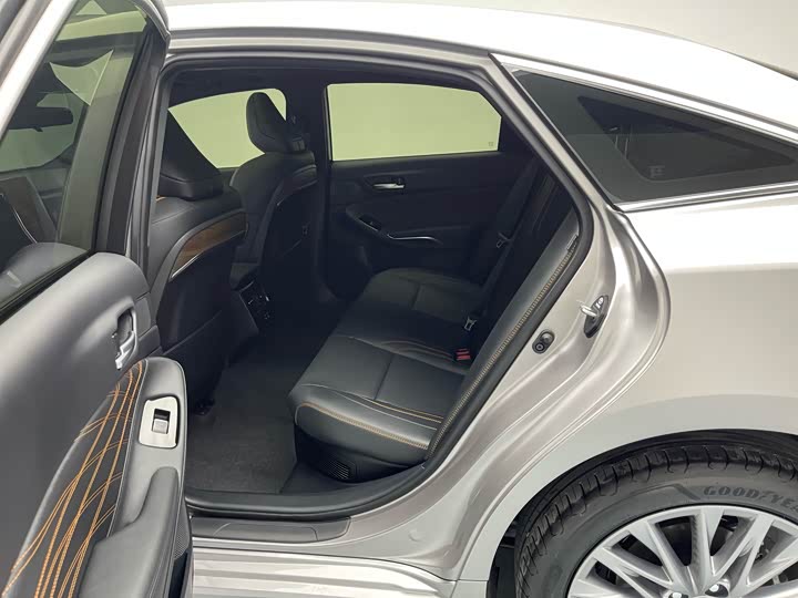 Photo 4 - Toyota Avalon