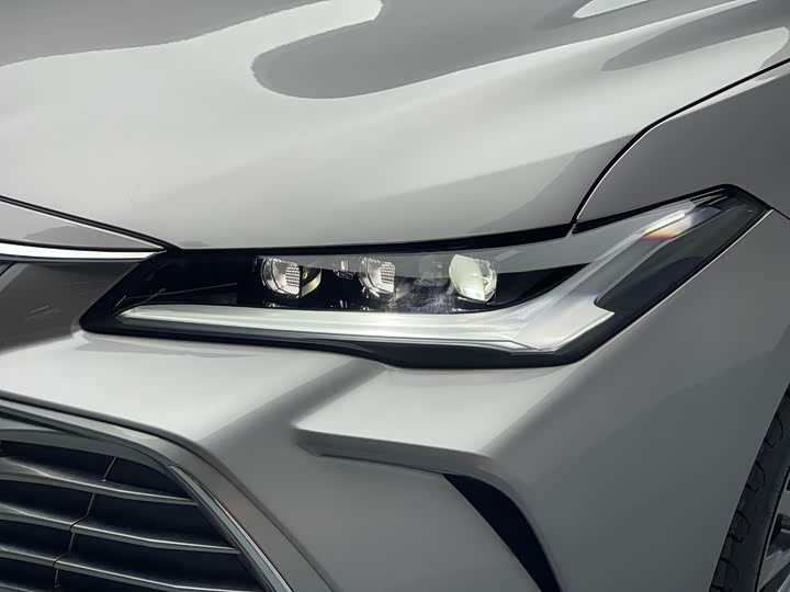 Photo 6 - Toyota Avalon