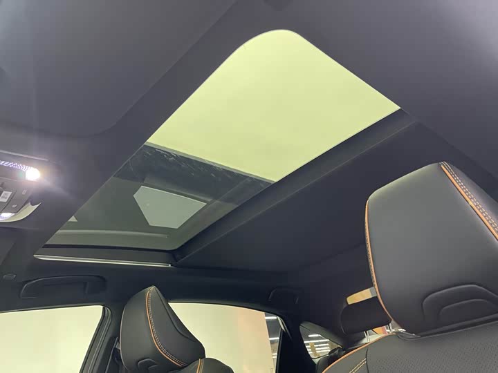 Photo 8 - Toyota Avalon