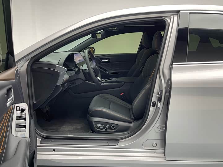 Photo 9 - Toyota Avalon