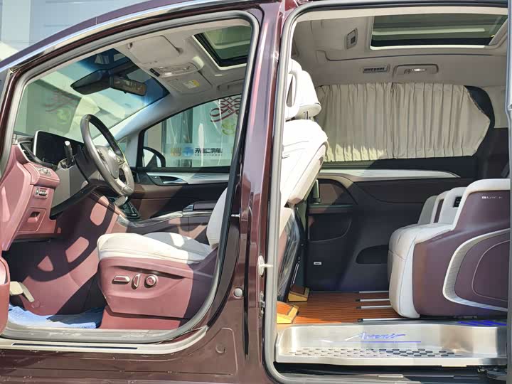 Фото 7 - Buick GL8 ES