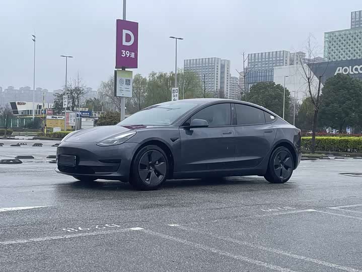 Фото 1 - Tesla Model 3